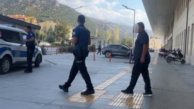 Burdur'da araç parkı kavgasında baba ve oğlu bıçaklandı