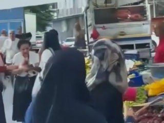 İstanbul'da kadın müşteriye kalasla saldıran pazarcı tutuklandı