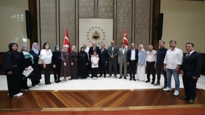 Kahramanmaraş'taki okul saldırısında evlatlarını kaybeden aileler Beştepe'de