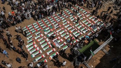 Gazze'de enkazdan çıkarılan 112 Filistinli son yolculuğuna uğurlandı