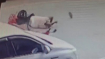 Adana'da otomobilin açılan kapısına çarpan motosikletli ağır yaralandı