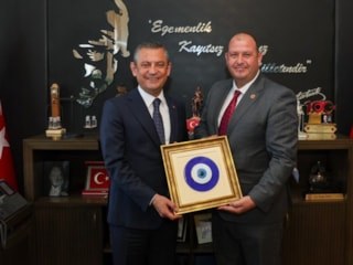 Özgür Özel, 'rüşvet' mesajları ortaya çıkan İlkay Çiçek'i bakanlığa layık gördüğü sözleri gündem oldu