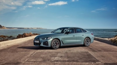 Sürücüler tepkili: BMW, araç içinde reklam göstermeye başladı