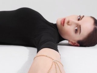 Kızılcık Şerbeti'nin Çimen'i Selin Türkmen direk dansına başladı