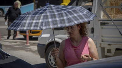Ülke genelinde kavurucu sıcakların etkisi sürüyor: Bazı illerde yağmur görülecek