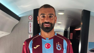 Salah formayı giydi mesajı verdi: Bize her yer Trabzon