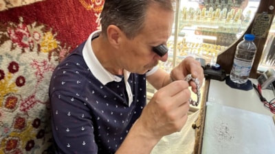Eskişehir'de yarım asırlık saat ustası teknolojiye direniyor