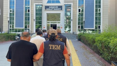 3 ilde FETÖ operasyonu: 8 gözaltı