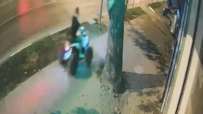 Bursa'da ATV ile yolun karşısına geçerken canından oldu: Kaza anları kamerada