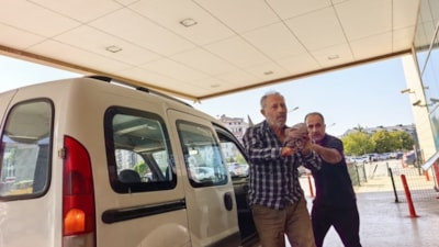 Bursa'da ahşap kestiği sırada parmaklarını makineye kaptırdı