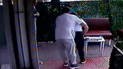 Ankara'da boğazına cisim kaçan kadını Heimlich manevrasıyla kurtardı