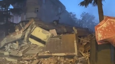 İstanbul'da tahliye edilen bina çöktü