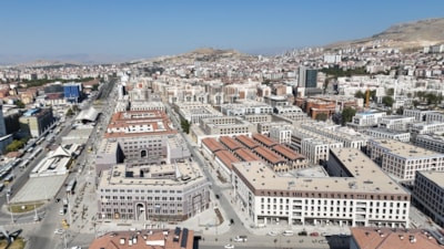Depremin yıktığı Malatya Çarşısı ayağa kalkıyor