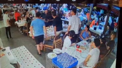 Mersin'de restoranda boğazına yemek kaçtı: Meslektaşı Heimlich ile kurtardı