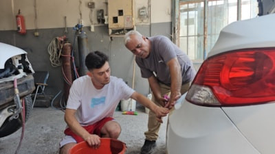 Zonguldak'ta dayısından öğrendiği mesleği oğluna aktardı