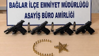 Diyarbakır'da silahlı kavga ihbarına giden polis, 6 şüpheliyi silahlarıyla yakaladı