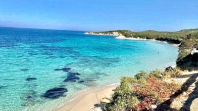 Taş yok, yosun yok: Cam gibi deniziyle yazın gözdesi oldu