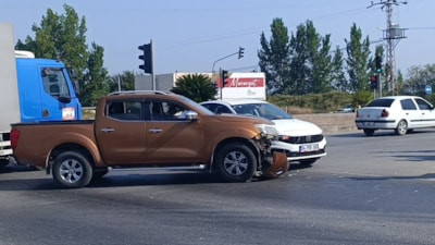 Antalya'da kırmızı ışık ihlali kazaya neden oldu