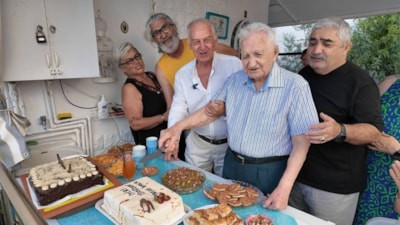 İzmir'de 101'inci yaşına kutlayan Yusuf Amca uzun yaşamın sırlarını verdi
