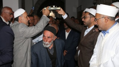 Bitlis'te iki yıllık husumet barışla sona erdi: Aileler camide kucaklaştı