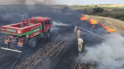Edirne'de anız yangını iki köyü alarma geçirdi