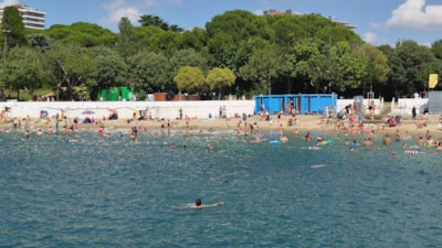 İstanbul'da sıcak hava bunalttı, Caddebostan Sahili doldu