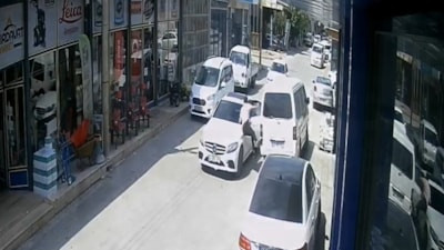 Konya'da kar maskeli şüpheliler, 1 milyon liralık çantayla kaçtı