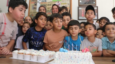 Diyarbakır'da hiç doğum günü kutlamayan çocukların pasta mutluluğu