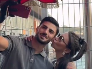 Yakışıklı mısırcı kendisini öpen Rus turiste sinirlendi: O anlar kamerada