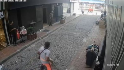 İstanbul'da telefon çalan hırsızı engellemeye çalıştılar