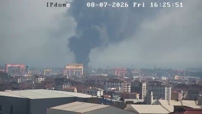 İstanbul'da inşaat şantiyesinde işçi konteynerlerinde yangın