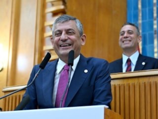 Özgür Özel Fransız gazetesine yazdı: Türkiye'deki demokrasi Avrupa'nın geleceğini etkiler
