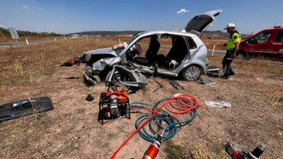 Kütahya'da otomobiller kavşakta çarpıştı: 1 ölü 5 yaralı