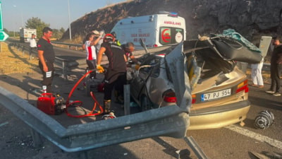 Şanlıurfa'da takla atan otomobil bariyerlere çarptı: 1 ölü 1 ağır yaralı