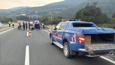 Bolu'da otomobiller kafa kafaya çarpıştı: 1 ölü 2 ağır yaralı