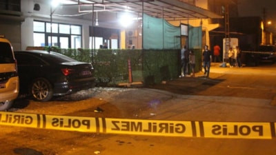 Adana'da kapüşonlu şüpheli kahvehaneye ateş açtı: 3 yaralı