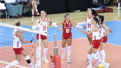 A Milli Kadın Voleybol Takımı, Fransa'ya karşı çıktığı ikinci maçı da kazandı