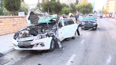 Kartal'da park halindeki 3 otomobile çarptı