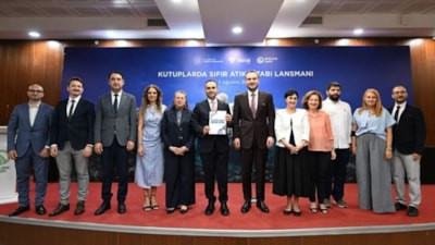 Türk bilim insanlarından dünyaya mesaj: 'Kutuplarda Sıfır Atık' kitabı tanıtıldı