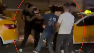 Diyarbakır'da tekmeli yumruklu kavga kamerada: Ortalık savaş alanına döndü