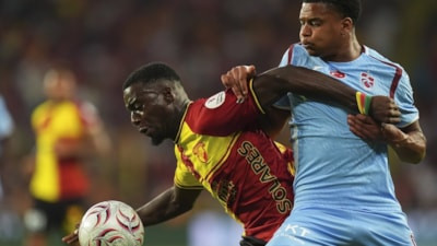 Trabzonspor’da Noah Saviolo şoku: Sakatlandı, oyuna devam edemedi