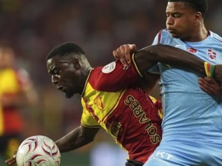 Trabzonspor’da Noah Saviolo şoku: Sakatlandı, oyuna devam edemedi