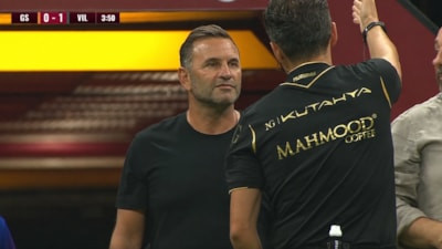Okan Buruk, Galatasaray-Villarreal maçının 4'üncü dakikasında kırmızı kart gördü