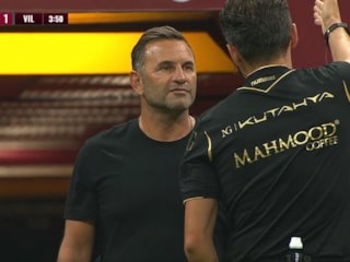 Okan Buruk, Galatasaray-Villarreal maçının 4'üncü dakikasında kırmızı kart gördü