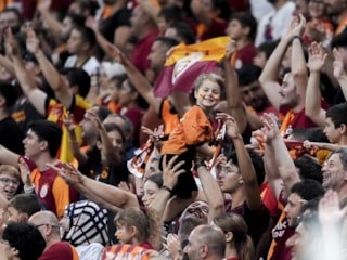 Galatasaray taraftarından yönetime transfer protestosu