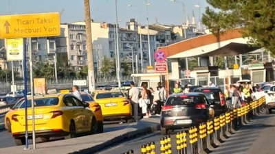 İstanbul'da tatil dönüşü taksi çilesi: Boş taksiler yolcu almadı, polis müdahale etti