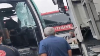 İstanbul'da yolcu otobüsü İETT otobüsüne çarptı: Yaralılar var