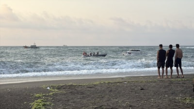 Zonguldak'ta boğulma tehlikesi geçiren 2 kuzenden biri kayboldu