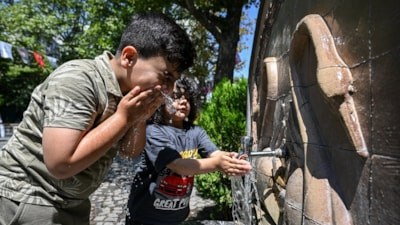 Ülke genelinde kavurucu sıcaklar devam ediyor: Bazı illerde yağış görülecek