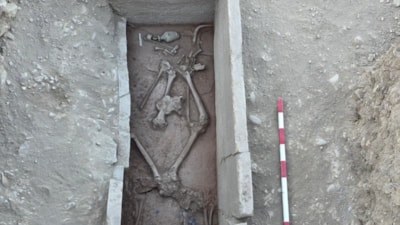 Aspendos'ta 2 bin 400 yıllık güreşçi mezarı gün yüzüne çıkarıldı